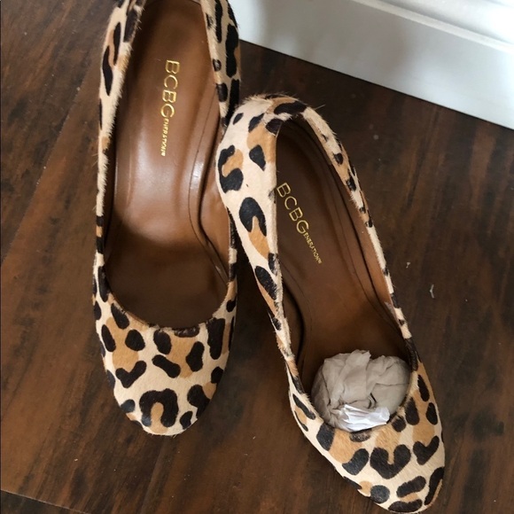 BCBG Leopard Pumps - Picture 3 of 7